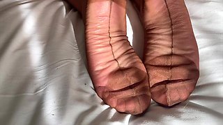 Mrs Mature Feet Showing off Her Rht Stockings and Her Lovely Pussy