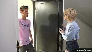 Trans sorority girl Jean Hollywood want that dick in her ass