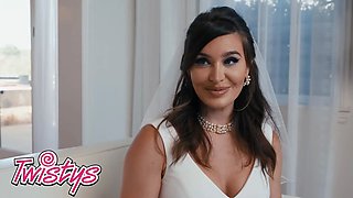 Twistys - Katrina Colt displays the Runaway Bride Ella Reese just how good a woman's tongue on her labia can sense