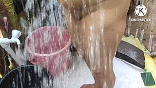 Bhabhi Ki Hot and Sexy Nude Bath