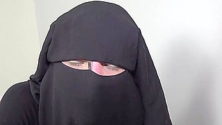 muslim babe gets given a special gift