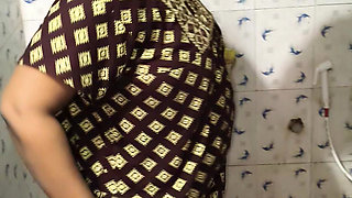 Sexy Aunty Hot Bathing