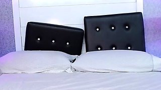 Webcam fun mature brunette with toys cum on cam