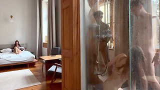 She Didn't Mind to Join Them! - Amateur Group Fuck