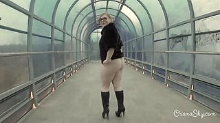 MILF Oxana gets butt plugged and fucked outdoors at the overpass
