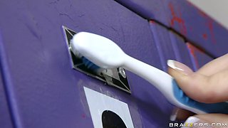 Pussy Drills With Ashley Steel, Veronica Ricci - Brazzers