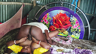 Desi housewife ki chut ke Pani nikala