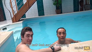 Pool Was The Perfect Place To Pick Up And Penetrate Girl For Cash