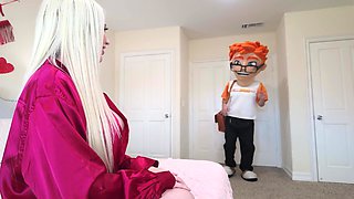 Naomi Ryder Seduces with Blonde Bombshell Passion