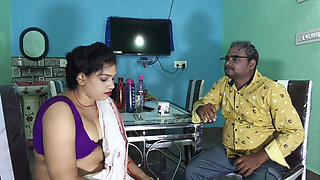 Hot Indian MILF Bhabhi Secret Romantic Sex with Room Owner! Cum Inside the Pussy