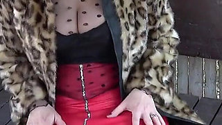MILF Wanilianna Is Having a Lot of Fun with Herself in a Public Park