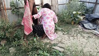 Desi Bhabhi Outdoor Sex with Big Tits and Big Ass - Indian Aunty Fucked