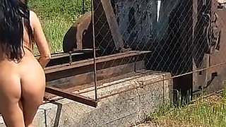 Outdoor Nudity: Oil Industry