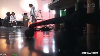 Photoshoot Cute Wife Yuli Turn Gangbang