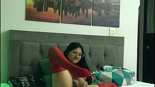 me masturo with giant dildo.