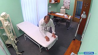 Faux clinic - new blonde nurse is so hot the medic pops two times