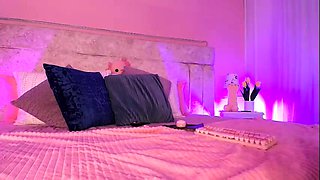 Sexy hottie Anetta Keys enjoys a solo toy masturbation
