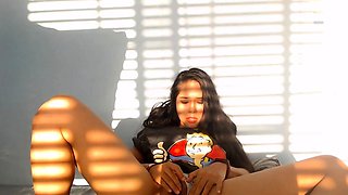 Asian Teen Gamer Masturbates to Orgasm on Webcam