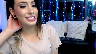 Webcam fun mature brunette with toys cum on cam