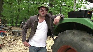 Lovely big boobs chick gets her pussy smashed outdoor