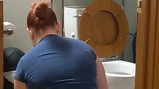 Female plumber's buttcrack