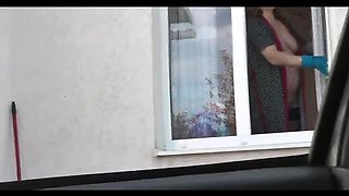 Naked MILF in Public: Blonde Wife Without Panties Washes Window as Taxi Driver Watches