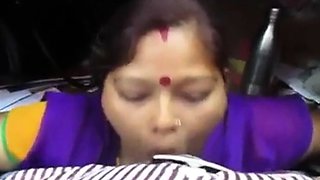 Desi aunty giving blowjob and deepthroat drank cum