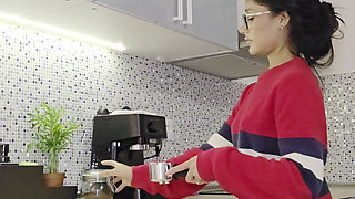 I Was Going to Make Breakfast and Ended up in a Wet Morning Masturbation in the Kitchen