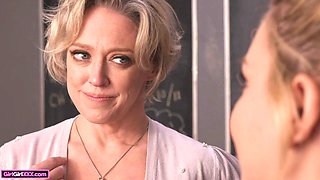Dee Williams Gives Heather Honey a Free Pass to Lick Her Pussy