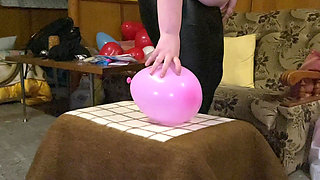 Bigbootylucy Sit Popped 16 Very Strong Heart Shaped Balloons! 2 Cameras with Slow-mo!
