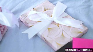 Gorgeous Jennifer White and Jimmy Michaels - deep throat trailer - Moms Teach Sex