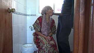 Kurdish Turkish MILF Sucks Her First Big Black Cock During Her Lunch Break