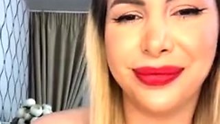 Big boob brunette masturbates on webcam