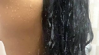 Horny Tamil Aunty Bathing Scene