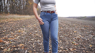 Milf Teasing Her Big Cameltoe In Blue Jeans Outdoors