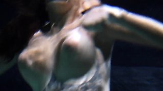 Big boobs webcam babe masturbates and rides her toy