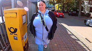 Amateur BBW Kristin with glasses masturbates