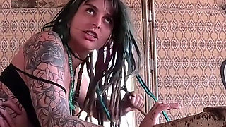 I Found an Abandoned Building on the Road and Took a Hottie with Dreadlocks to Fuck Her Right There