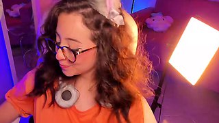 Hot brunette from squirt masturbating on webcam