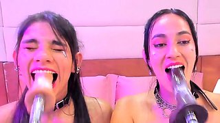 Cute amateur webcam teen girl toying pussy on webcam