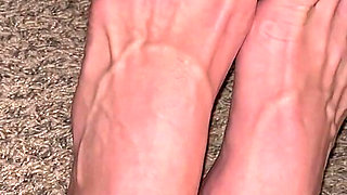 Veiny Feet After Shower - Silent Tease by Ivys Feet Footivities