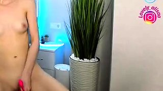 Hot amateur webcam teen masturbates for their fans