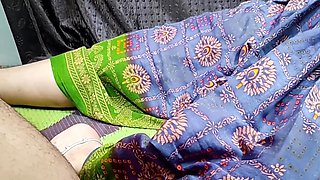 Village Bhabi Ne Apne Pati Ke Dost Kaa Land Chut Me Dala