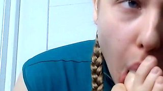 Lick Finger Feet While Make Ahegao!
