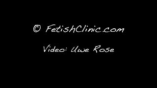 Young blonde fingers and toys her pussy on web cam