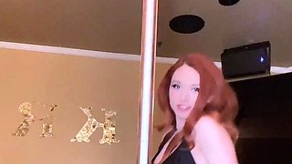 Big boob brunette masturbates on webcam