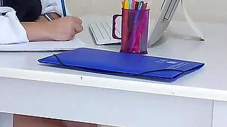 Doutora Jennyfer Resolve Problema De Erecao Durante Exame!