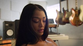 Big boobs ebony MILF flaunts fat booty