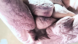 Wrinkled up Granny Cumming From Her Twat to Her Fanny