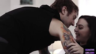 19yo sinful whore humped in missionary in hairy slit